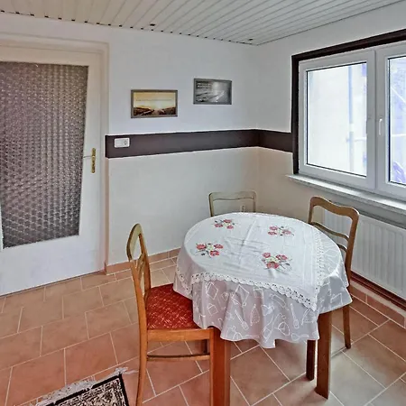 Stunning In Luckow With Kitchen Сasa de vacaciones *